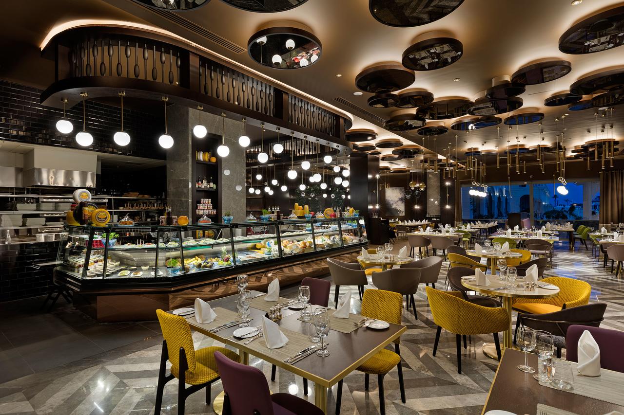 مردان پالاس آنتالیا